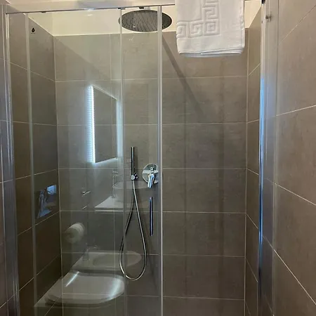 Le Finestre Veneris בית הארחה 4*