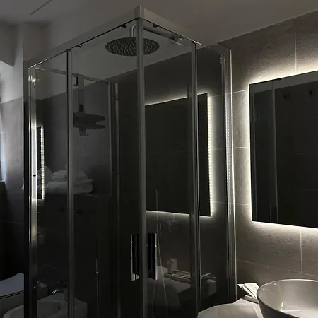Le Finestre Veneris בית הארחה 4*