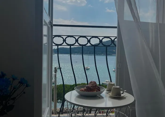 Pensionat Le Finestre Veneris 4*