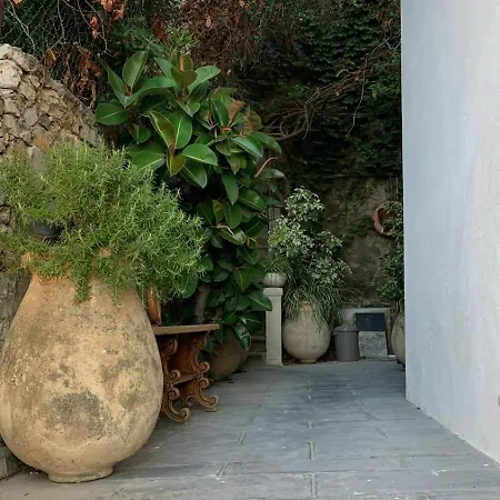Guest house Le Finestre Veneris *