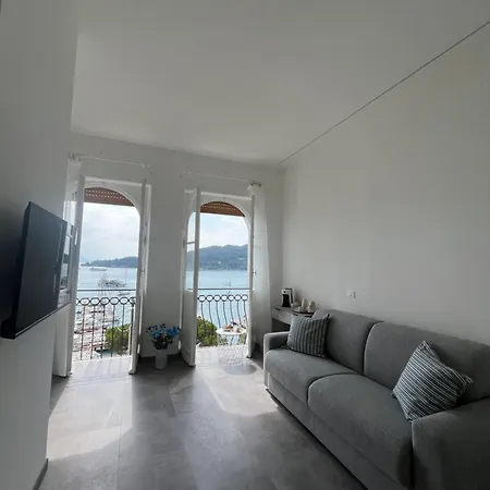 Le Finestre Veneris Guest house