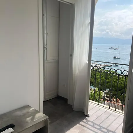 Le Finestre Veneris Guest house *
