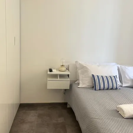Le Finestre Veneris Guest house *