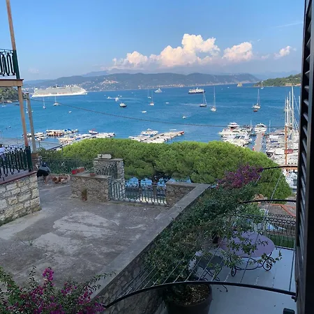 Le Finestre Veneris Guest house *