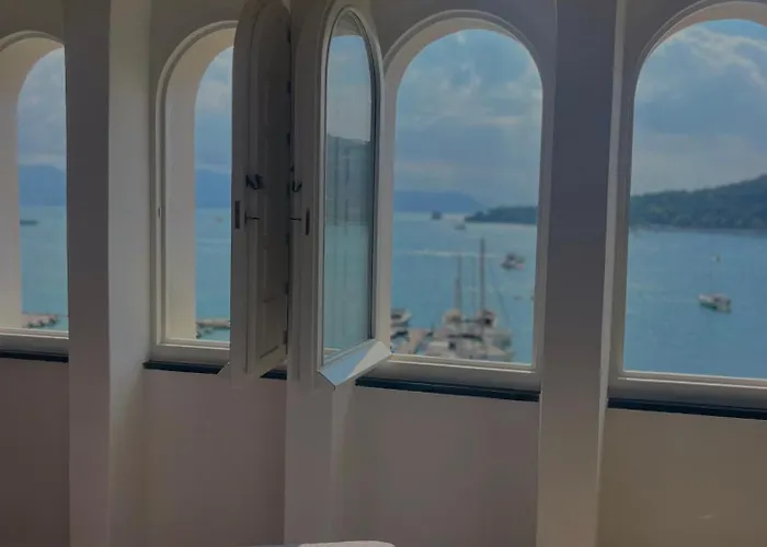 Le Finestre Veneris 게스트하우스 4*